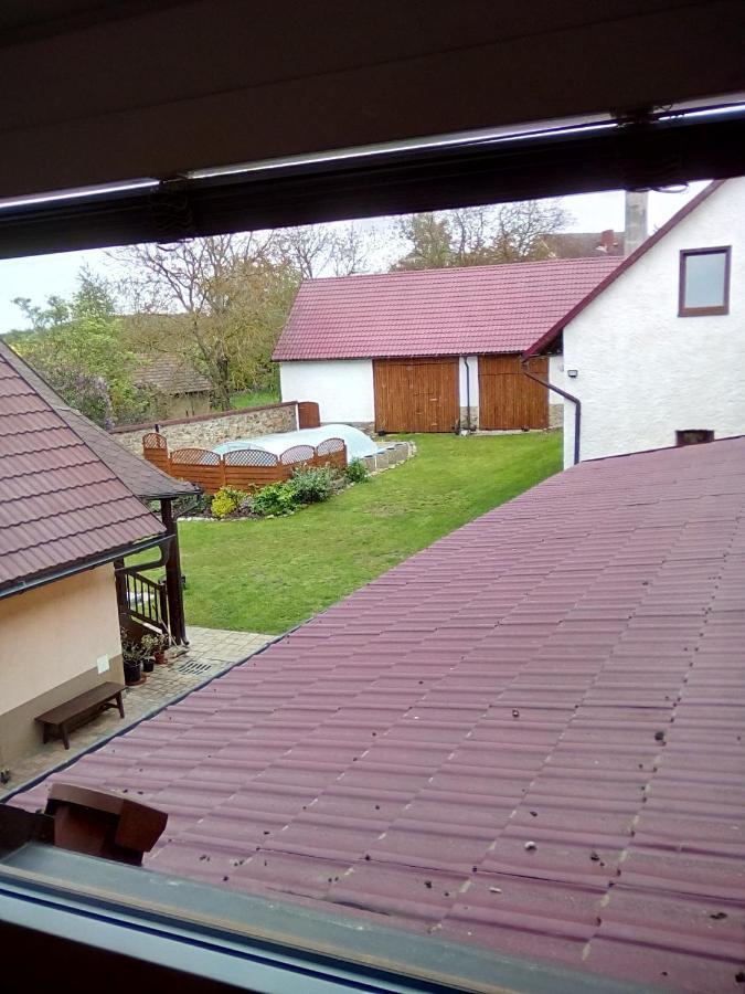 Hostinec U Janatu S Ubytovanim Cestin Екстериор снимка